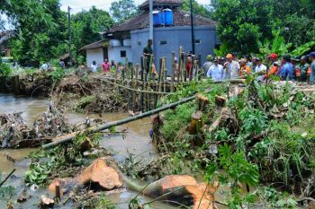Ganjar minta semua pihak pantau sungai