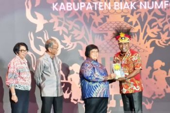 Adipura Biak karena warga menjaga kebersihan lingkungan