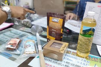 Asisten II Sitaro turun langsung pasarkan produk IKM di Manado