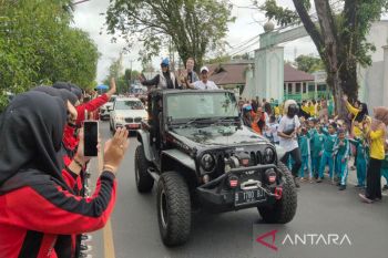 Warga Palangka Raya antusias sambut arak-arakan piala adipura