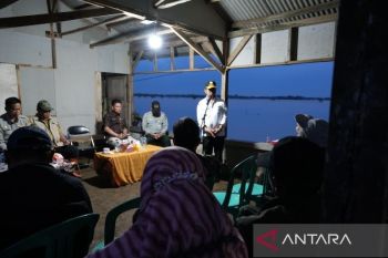 Sawah di Karawang terendam banjir, Mentan: Petani jangan menyerah, saya bantu