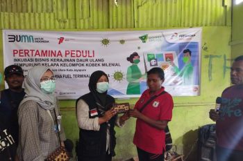 LKC Dompet Dhuafa Papua bersama Pertamina Peduli gelar pelatihan kerajinan tempurung kelapa.