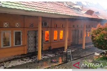 Ruang kelas SLB Jambi terbakar saat siswa libur