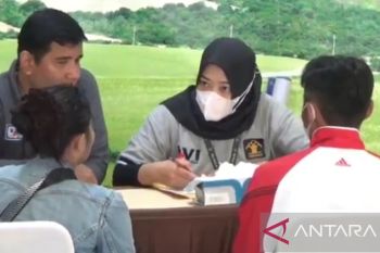 Keluarga korban kebakaran depo Pertamina Plumpang mendatangi RS Polri