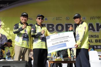 Bank Kalsel salurkan bantuan perlengkapan penanganan kebencanaan