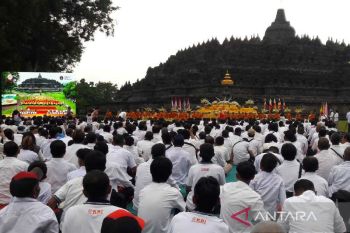 Peringatan Magha Puja di pelataran Candi Borobudur