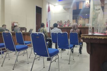 Istri Karomani mengundurkan diri menjadi saksi pada suap PMB Unila