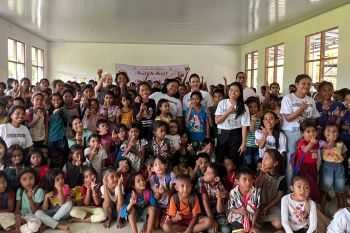 Rima Baskoro &amp; Partners perkenalkan profesi advokat kepada 500 anak di Sumba Barat