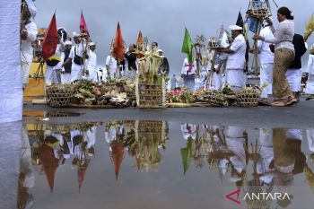 Umat Hindu gelar ritual Melaspas di kawasan suci Pura Agung Besakih