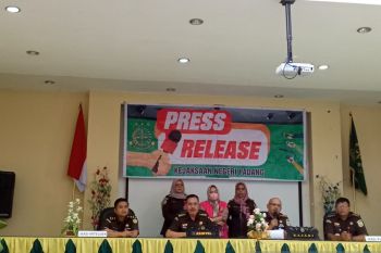Tim Tabur kejaksaan tangkap buronan korupsi di Padang