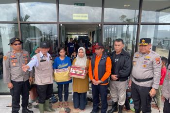 Gubernur Kepri salurkan Rp1 miliar untuk penanganan longsor di Serasan