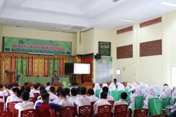 PLN Bukittinggi sosialisasikan PLN Mobile, ratusan pelajar antusias