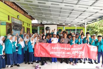 Kampanye cari aman berkendara masuk ke MTs Noor Aini Banjarmasin