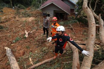 Kepala BNPB: Relokasi 100 KK untuk mengurangi risiko longsor Natuna