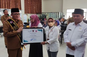 Kampanye pencegahan stunting, Semen Padang raih penghargaan dari Wali Kota Padang