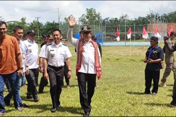 Pj Bupati Mesuji kunker di Simpang Pematang beri bantuan warga