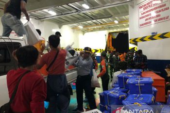 Kapal BN 01 angkut logistik bencana dari Sintete Sambas ke Serasan Natuna