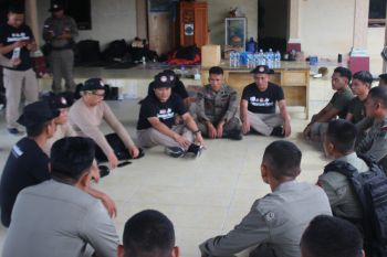 Polri menyarankan personel Satgas Madago Raya berbagi saat hadapi masalah