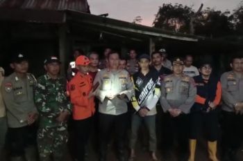 Sebanyak 17 rumah di Lampung Barat tertimbun longsor