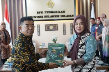 Pemkot Makassar jadi pemda pertama serahkan LKPD 2022 kepada BPK RI Sulsel