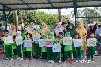 Gugus Lima Bunga Krisan gelar lomba mewarnai tingkatkan kekompakkan orang tua dan anak