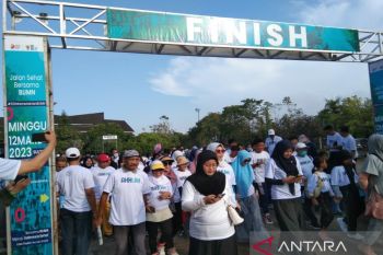 Ribuan peserta meriahkan jalan sehat bersama BUMN di Kota Kendari