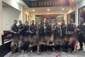 Polisi tangkap 12 remaja bawa sajam  untuk tawuran di Cengkareng