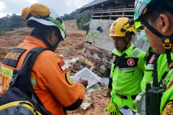 Korban tewas akibat longsor Natuna terus bertambah