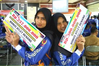 Atlet renang kakak beradik terima bonus Rp537 juta