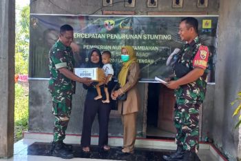 Kasad TNI berikan paket nutrisi anak stunting di NTB