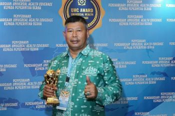 Selamat! Tiga daerah di Kepri terima penghargaan UHC Award 2023