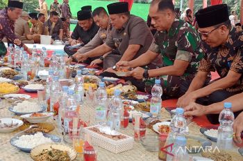 Seluma bangkitkan tradisi "makan beidang"