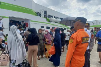 Basarnas Kendari bantu evakuasi kapal tabrak karang di Konawe Kepulauan