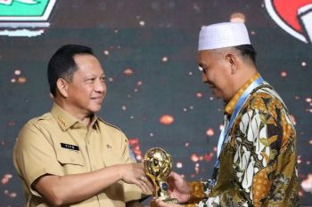 Pasaman Barat terima penghargaan UHC Award dari Menteri Dalam Negeri