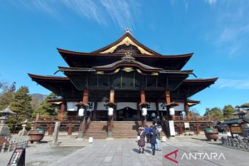 Kuil Zenkoji diburu wisatawan