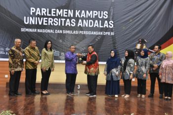 Ratusan mahasiswa dari sejumlah PT di Padang ikuti Parlemen Kampus 2023