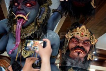 Ogoh-Ogoh Manfaatkan Koneksi Internet