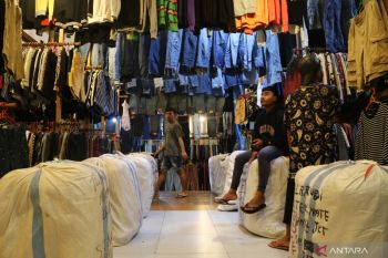 Kapolri perintahkan usut penyeludupan pakaian bekas impor