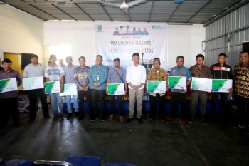 434 nelayan terima kartu jaminan sosial dari Pemkot Batam