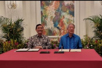Menko Luhut teken MoU kerja sama energi terbarukan dengan Singapura