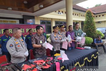 Polres OKU Timur sita puluhan senjata api ilegal