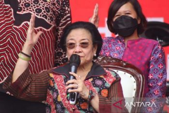 Megawati ingatkan para kepala desa agar mengurus rakyat dengan benar