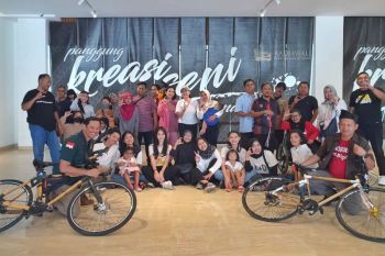 Anak Kris Biantoro "gowes" Jakarta-Semarang