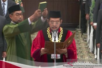 Anwar Usman dan Saldi Isra disumpah jadi Ketua dan Wakil Ketua MK