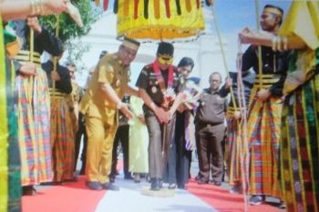Kajati Sulsel dianugerahi gelar adat Bone  'La Makkatutu Daeng Mamase'