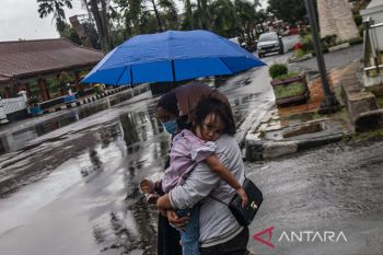 Sebagian kota besar Indonesia diprakirakan hujan ringan