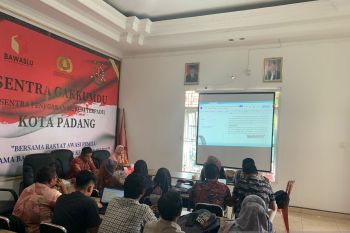 Bawaslu Padang evaluasi kinerja Panwascam dan Panwas Kelurahan