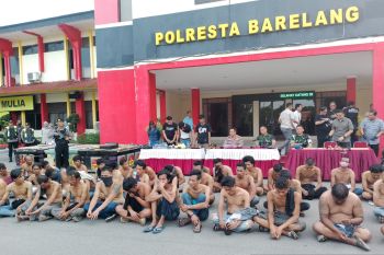 Polresta Barelang tangkap 43 orang diduga terlibat narkoba dan perjudian di Batam