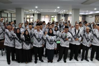 Bupati Sleman mengajak guru bimbing murid kembangkan potensi