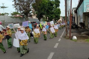 Ratusan siswa SD dan SMP di Makassar gelar pawai sambut Ramadan